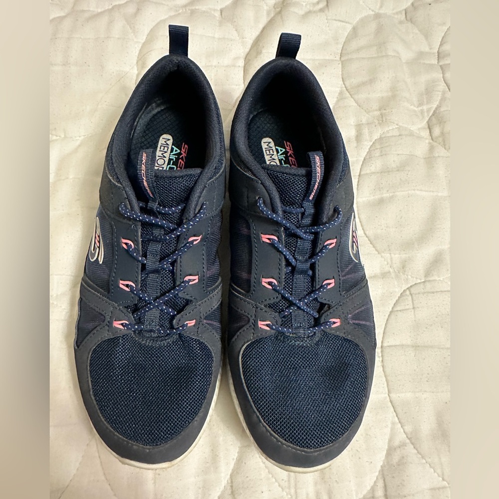 Skechers